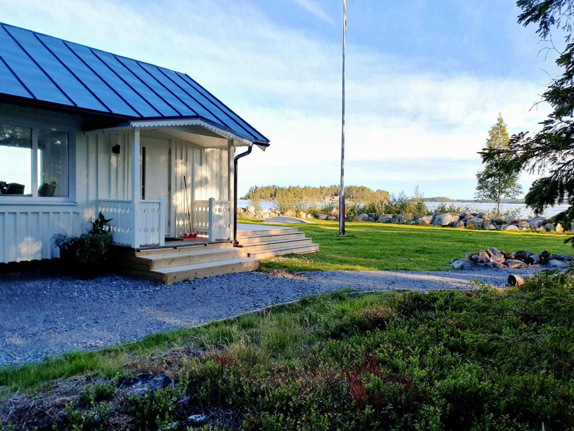 Stuga Med Havsutsikt Robertsfors Kültér fotó