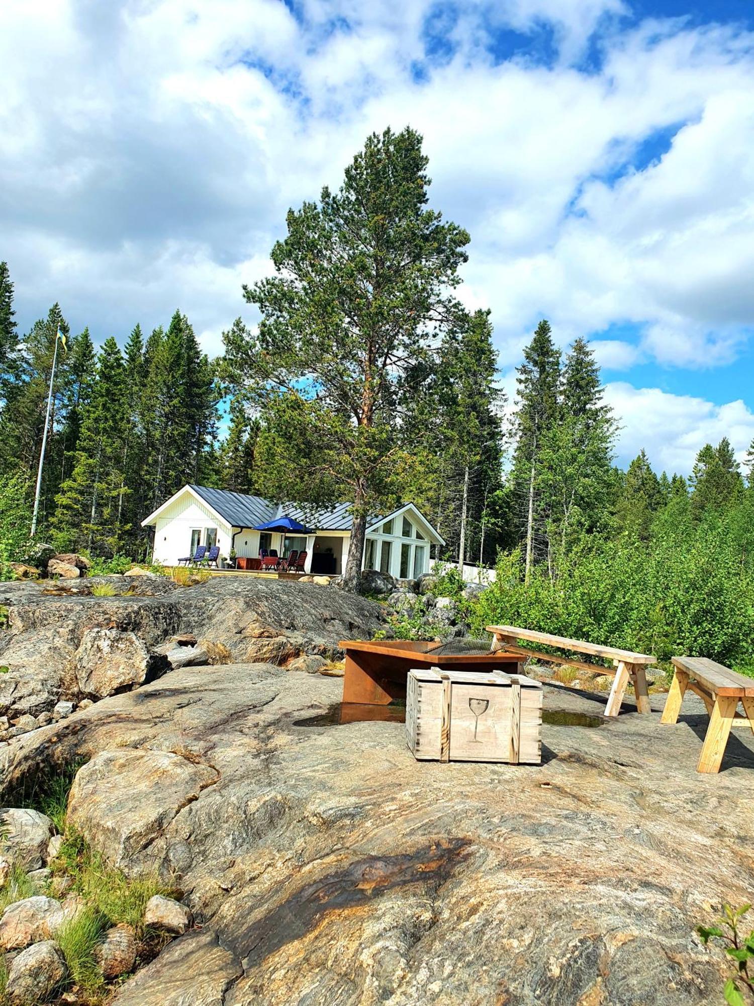 Stuga Med Havsutsikt Robertsfors Kültér fotó